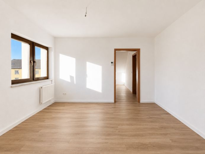 Neues Zuhause gesucht? Frisch modernisierte Dachgeschosswohnung in Pockau. – Foto 1