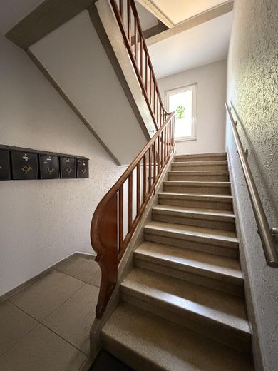 Appartamento di 2,5 locali + garage + ingresso privato + giardino, direttamente presso la TU Dortmund e il parco tecnologico di Dortmund – Hausflur andere Wohneinheiten
