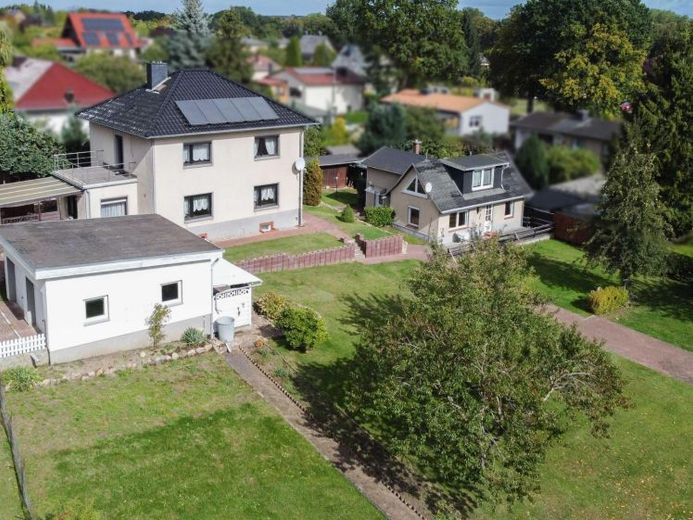 Besonderes Anwesen in begehrter Lage-großzügiges Grundstück mit zwei Wohngebäuden – Foto 1