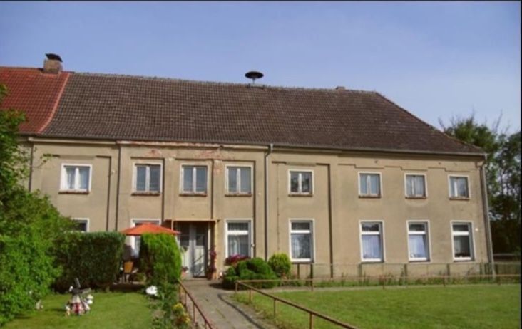 große Gutshaushälfte mit tollem Grundstück am Naturschutzgebiet, sehr ruhig gelegen – Ansicht, ehemaliges Gutshaus
