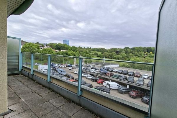 73734 Esslingen : Intéressant appartement en copropriété de 2 pièces à ES-Berkheim avec balcon offrant une vue