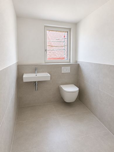 3-Zimmer Wohnung: Erstbezug nach Kernsanierung im Herzen der Altstadt – Badezimmer 
