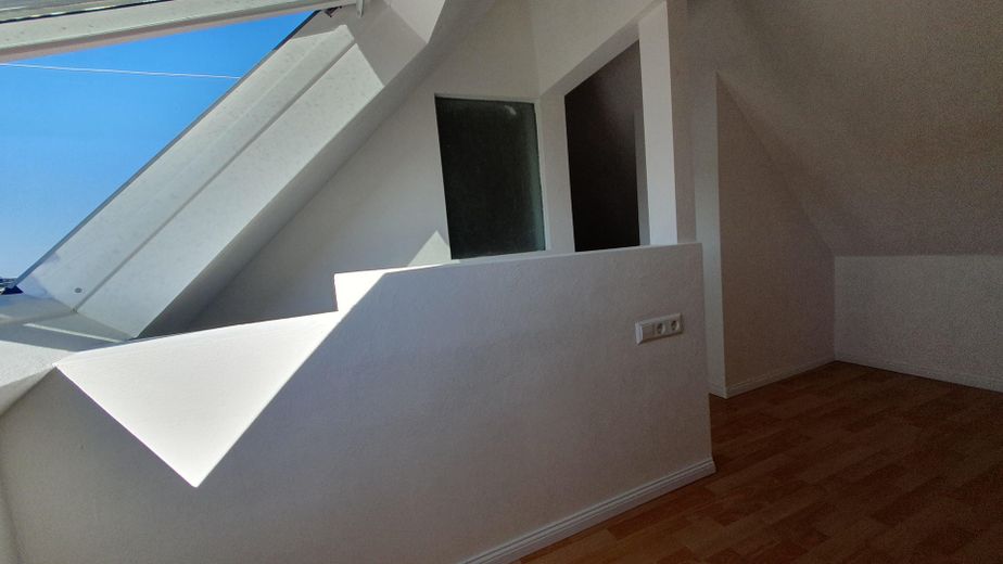 Charmante 2,5-Zimmer-Wohnung in zentraler Lage von Friedrichshafen – Dachspitz 3