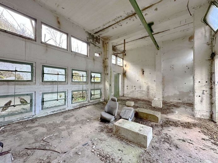 Без комиссии 18.000 м² участок под развитие с башней и 2 бункерами недалеко от Магдебурга – Innenansicht Funktionsgebaeude