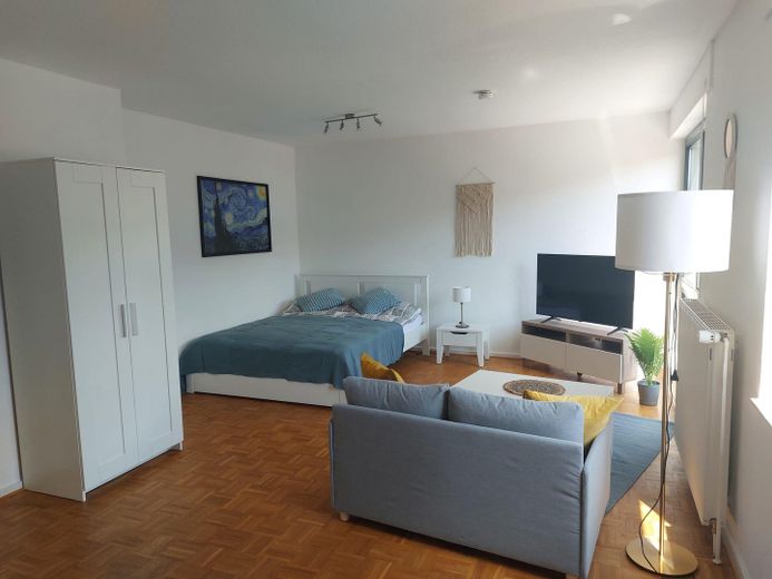 Gemütliche und voll möblierte Apartment-Whg in guter Wohnlage nahe Wienburgpark – Wohn-/Schlafzimmer