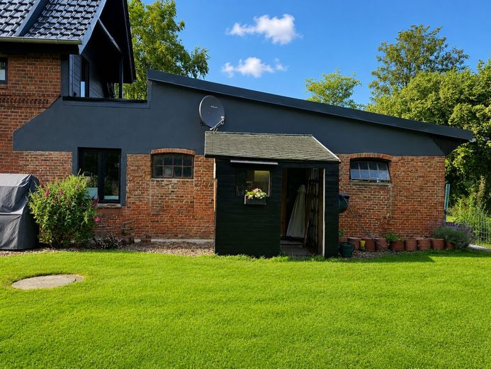 Historisches Landhaus in nahezu einzigartiger Alleinlage 
8.763 m² Grundstück | Energieklasse A – Modernisiertes Landhaus mit höchster Energieeffizienz