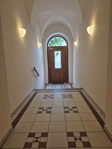 Licht, ruim ingedeeld appartement in een monumentaal pand in München – Hauseingang