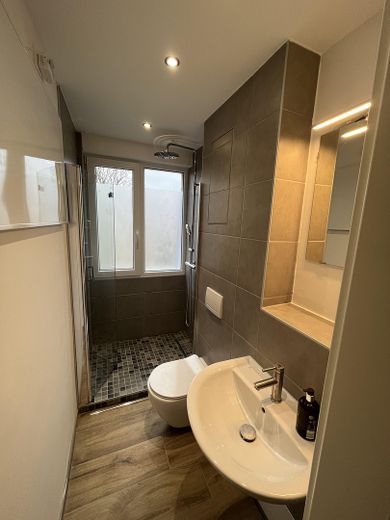 # Mükemmel WG'niz için: Yeni banyolu ve büyük yaşama mutfaklı, en iyi konumda geniş 130 m² daire – Photo 9