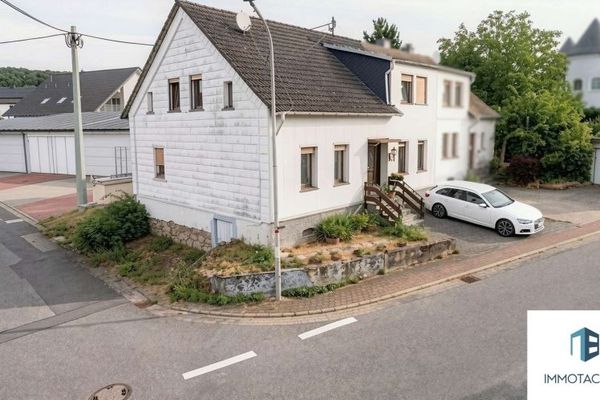 Einfamilienhaus mit viel Gestaltungsspielraum - ideal für Familien, Handwerker und Kapitalanleger