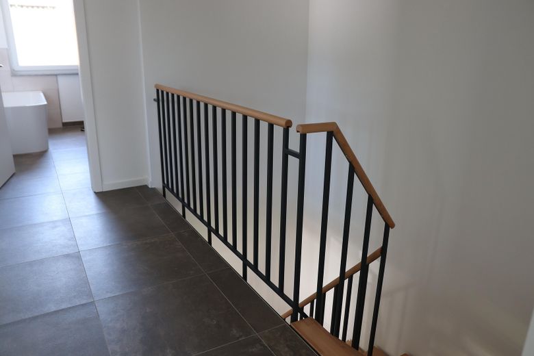 Neubau-DHH in Magdeburg-Diesdorf / familienfreundlicher Garten / Photovoltaik / 2 Stellplätze – Flur oben