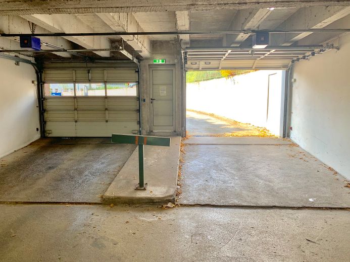 Tiefgaragenstellplatz in privater Tiefgarage – Foto 1