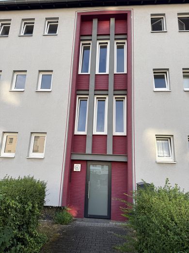 2-Zimmerwohnung mit Balkon – Hausansicht
