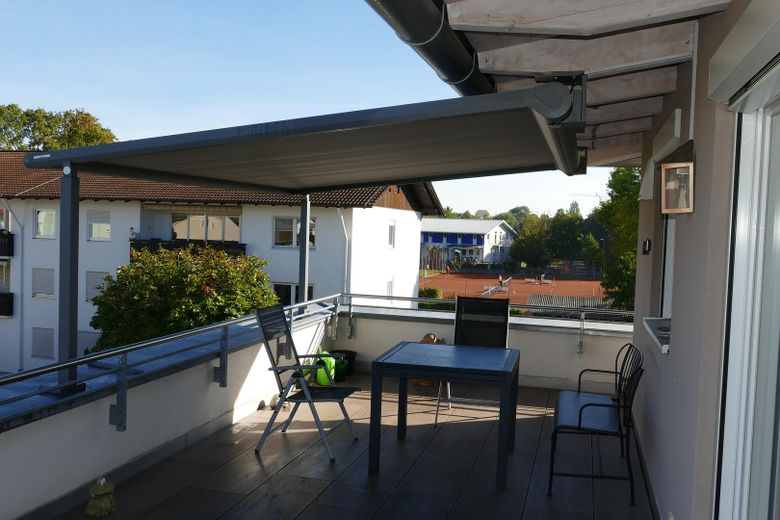 PROVISIONSFREI! Exklusives 4-Zimmer Penthouse in ruhiger Lage in Rosenheim Süd – Balkon mit Pergolamarkise