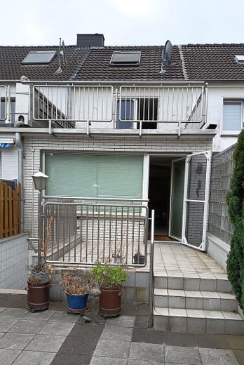 Gepflegtes Reihenmittelhaus in guter Lage in Moers – Rückansicht