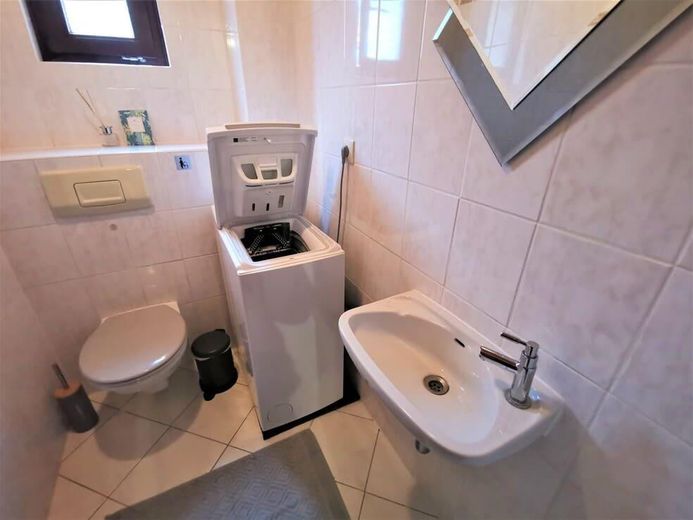 Gäste-WC mit WM-Anschluss