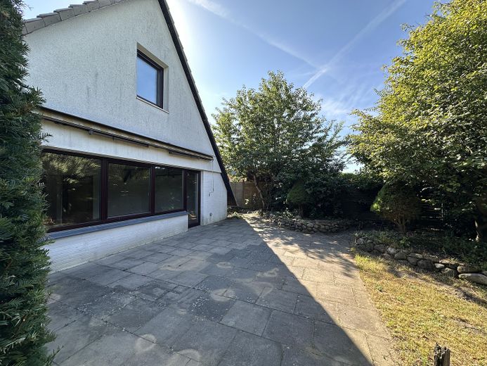 Oersdorf - Architektenhaus mit Charakter auf großzügigem Grundstück – Terrasse