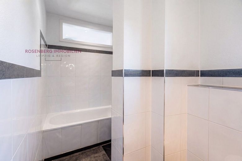 Denkmalgeschützte 3-Zimmer-Eigentumswohnung mit Balkon und Aufzug - Provisionsfrei! – Immobilie verkaufen in Leipzig_ 3-Raumwohnung_Rosenberg Immobilien Leipzig_Badezimmer