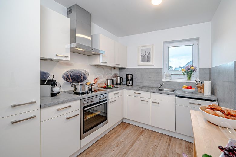 Freistehendes Ferienhaus im Ostseeressort Olpenitz Kappeln, Wasserlage – Küche Nobilia