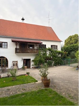 Innenhof mit Balkon-Vorgarten