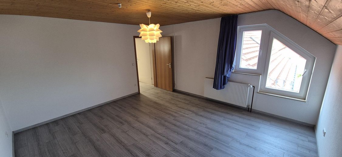 Erstbezug nach Renovierung – lichtdurchflutete 2‑Zi.-Wohnung mit Garage & Glasfaseranschluss – Schlafzimmer