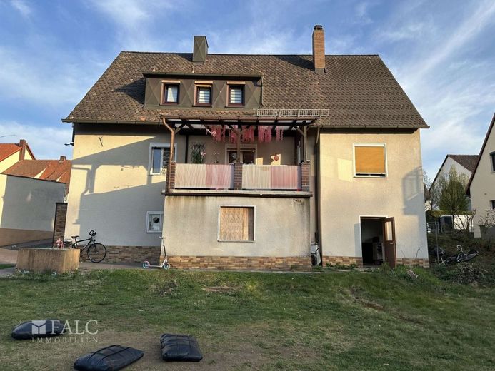 Dreifamilienhaus mit großem Grundstück in Stein bei Nürnberg – Haus Gartenseite