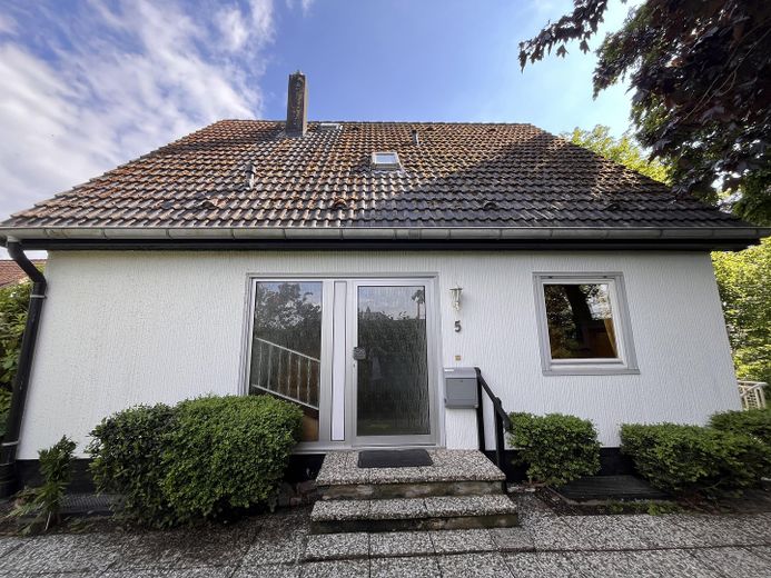 Ruhige Lage mit grossem Garten am Ende einer Sackgasse – Eingang Nordseite