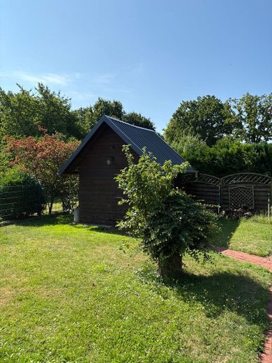Freistehendes Einfamilienhaus mit Doppelgarage und schönem Garten – Foto 10