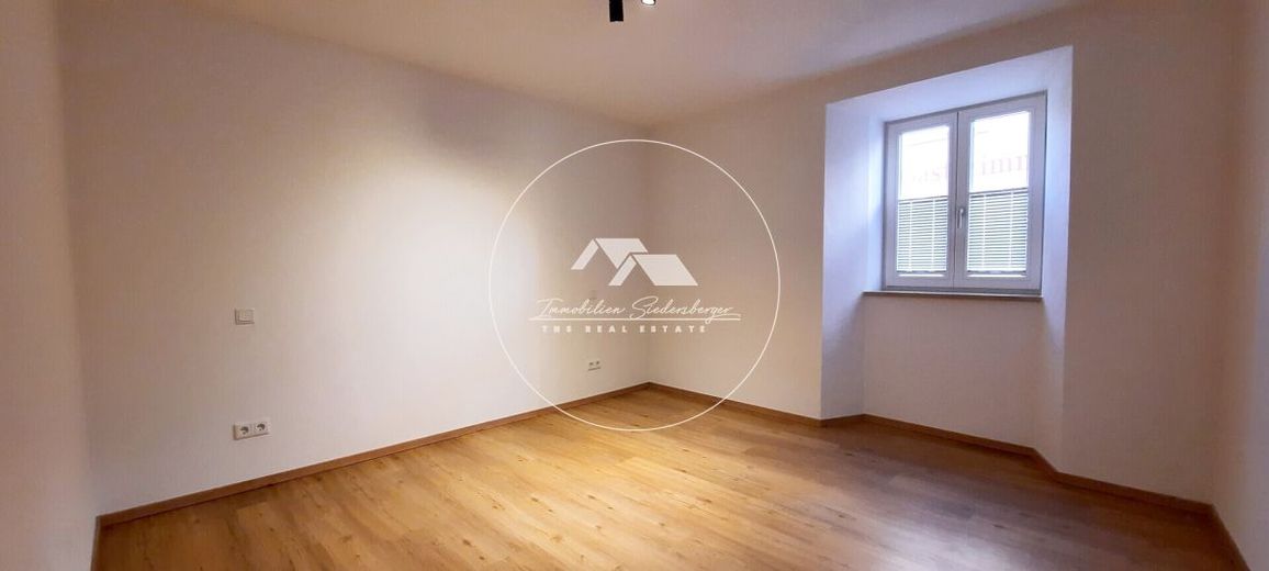 Stilvolle 3-Zi.-Wohnung (EG) mit Innenhof, EBK &amp; Fußbodenheizung - kernsaniert 2022 – Schlafzimmer