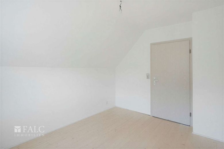 Mehr Raum als man denkt - kleines Haus, großes Grundstück – Zimmer