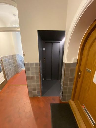 Vicino a Prinzregentenpl., splendido appartamento di 4,5 locali in edificio d’epoca ad Alt-Bogenhausen + cucina abitabile, zona pranzo e balcone! – Lift