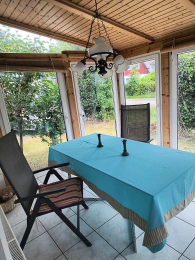 ZINGST Ostsee strandnahes FERIENHAUS: HÄLFTE-Miteigentums-ANTEIL für 210.000.- – Wintergarten