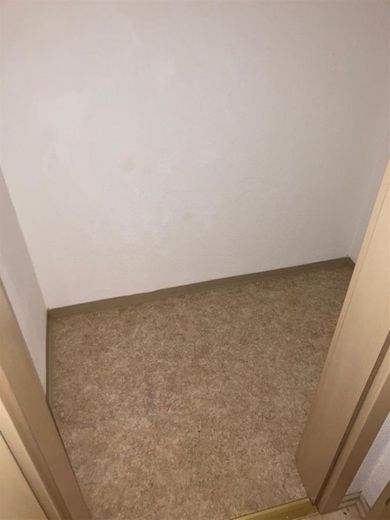 Gemütliche DG 2-Zimmer mit Einbauküche, Laminat, Wannenbad und Balkon in guter Lage! – PHOTO-2021-11-12-10-05-51_9