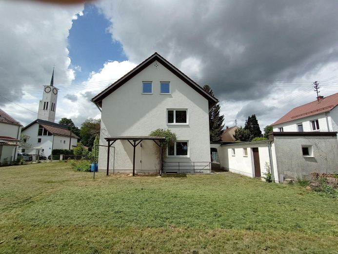Ostansicht mit überdachter Ter