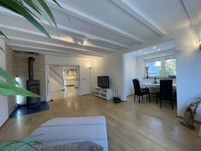 Wohnzimmer Blick in Küche