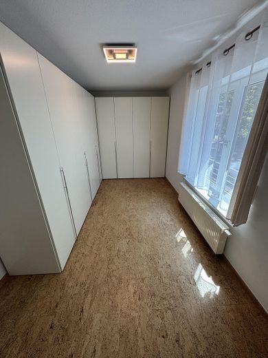 La alternativa inteligente a una casa: maravilla espacial de 148 m² renovada con vistas al lago (posible uso comercial) – ¡SIN COMISIÓN!!! – Kinderzimmer oder Ankleide EG
