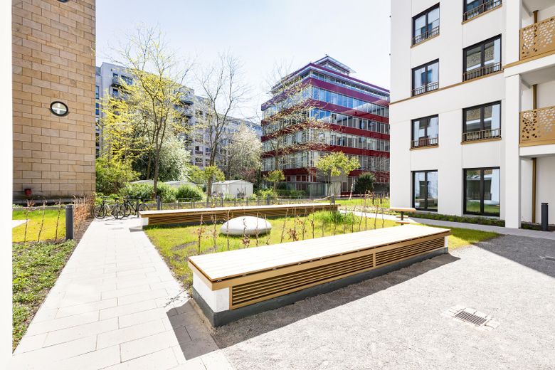 Berlin-Mitte'de özel teraslı modern daire – hemen taşınmaya hazır ve komisyonsuz – Hof