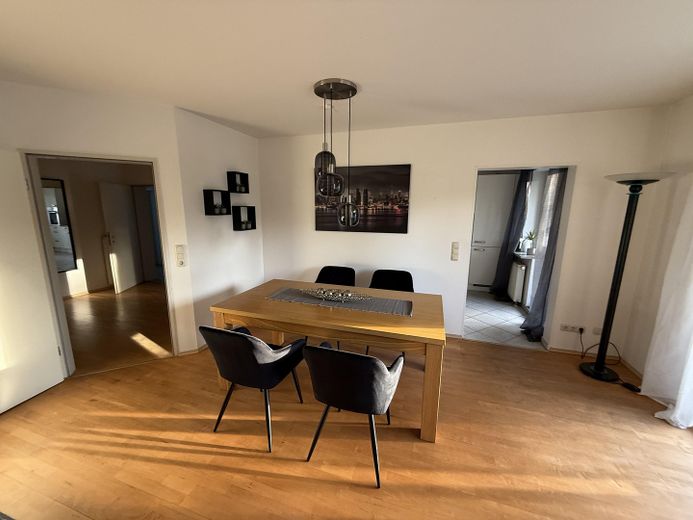 Helle,Schöne Wohnung Stadtmitte, Möbliert, Aufzug, Balkon – Foto 3