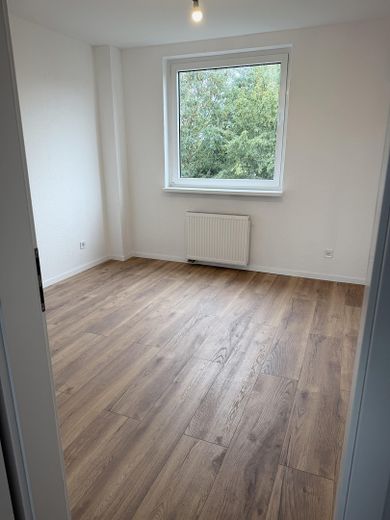 Top Kernsanierte 3-Zi.-Wohnung | Erstbezug | Aufzug | Garage – Kinderzimmer