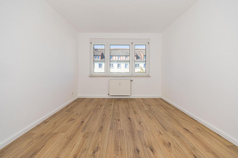 **متاحة فورًا **مجددة**دون عمولة** شقة من 5 غرف – Wohnzimmer