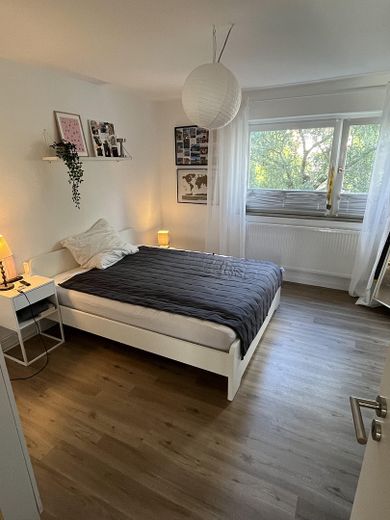 List, recién renovado, 2 habitaciones/balcón a partir del 01.09. o más tarde – Foto 2