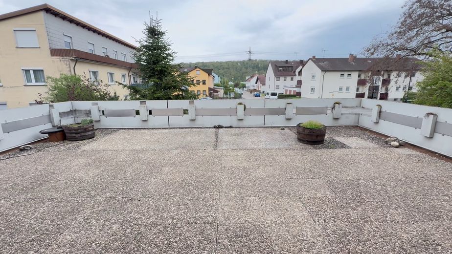 बहुत सुंदर एकल-परिवार वाला घर, 224 वर्गमीटर और 6.5 कमरे: परिवारों तथा Stuttgart या Karlsruhe आने-जाने वालों के लिए बेहतरीन – Dachterrasse aktuell