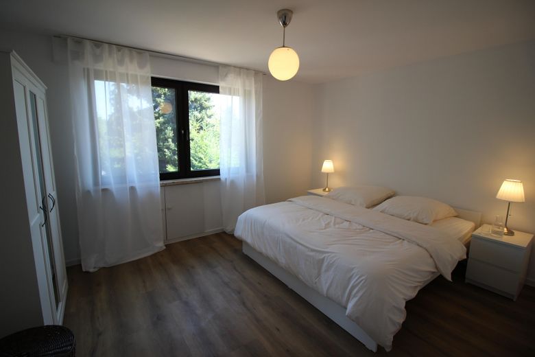 pierwsze zamieszkanie po remoncie – mieszkanie 2-pokojowe z balkonem od strony południowej – Schlafzimmer