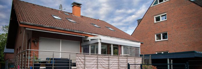 Groot huis voor meerdere generaties met zelfstandige woning - ook te gebruiken als meergezinswoning.