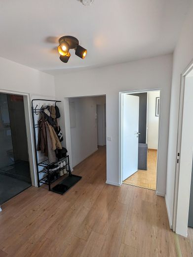 sanierte 3-Zimmerwohnung mit sonnigem Balkon & Stellplatzmöglichkeit☀️ – Flur mit Zugang in alle Zimmer
