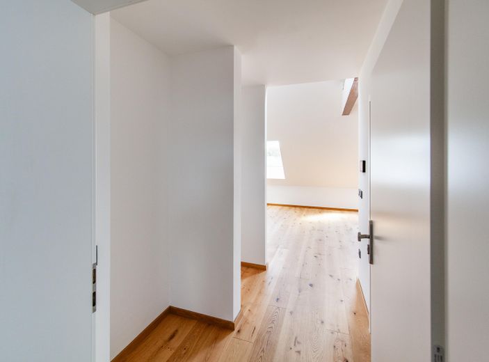 PROVISIONSFREI - Traumhafte Galerie-Wohnung im Erstbezug am Dorfplatz von Augsburg-Inningen – Eingang / Flur