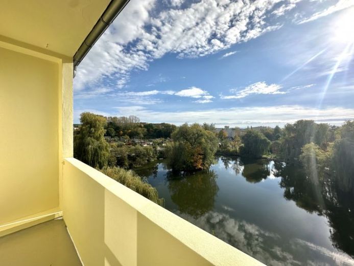 Blick auf den See / Dusche & Wanne – Foto 1