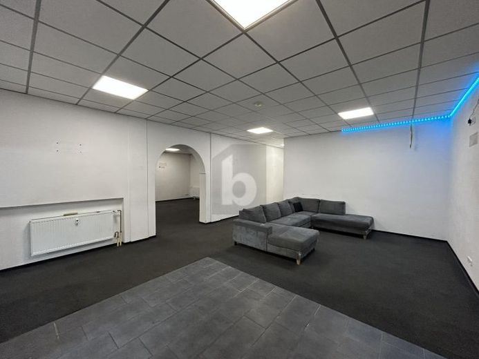 YOUR BUSINESS DESERVES SPACE, TOP COMMERCIAL PROPERTY – Photo 1