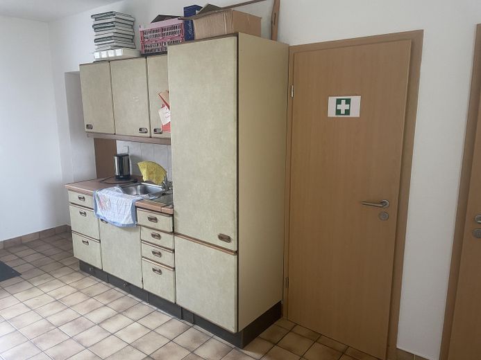 Универсальное коммерческое помещение — студия, мастерская или офис – Küchenteil rechts