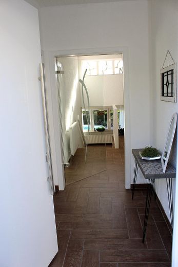 Ausgefallenes 2-Fam. Architektenhaus mit Pool,Energieausw. D, Runkel OT,provisionsfrei zu verkaufen – Haus 8A Eingangsbereich