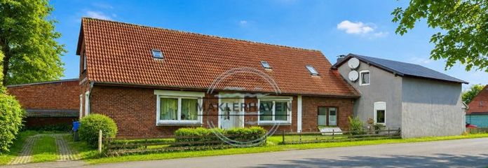 Wohn- & Gewerbeimmobilie mit Herz und Perspektive Wohnhaus mit 5 Einheiten & Autowerkstatt .